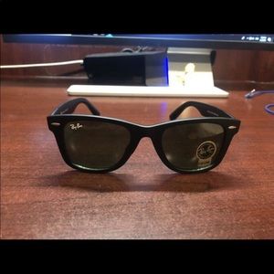 Ray ban wayfarer men’s sunglasses